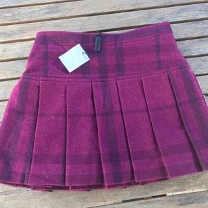 NWT BURBERRY Girls' Woven Pleated Mini Skirt Size: 9Y Magenta color